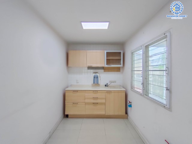 *****บ้านเดี่ยวมือสองย่านนนทบุรี ม.ชวนชื่น แคราย เนื้อที่กว้าง 55.90 ตร.ว. ฟังก์ชัน 3 ห้องนอน 2 ห้องน้ำ ที่จอดรถ 1 คัน บ้านสวยพร้อมอยู่ใจกลางเมืองนนทบุรี บนทำเลแห่งการเดินทาง ใกล้รถไฟฟ้าสายสีม่วง "สถานีแยกนนทบุรี1" และทางด่วน "งามวงศ์วาน"